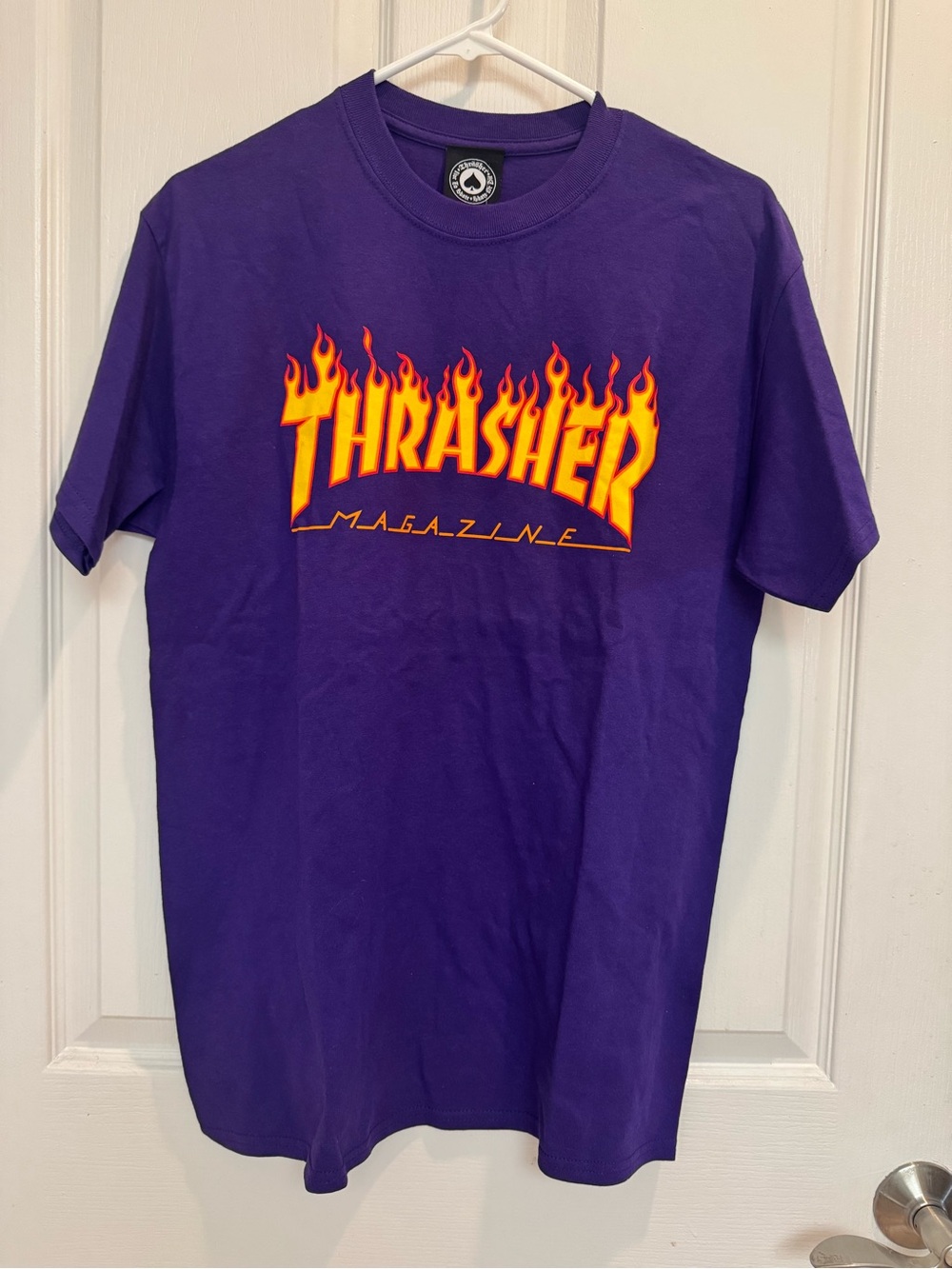 Thrasher Magazine Flame Logo T-Shirt Purple Men’s Size M Skate Tee NWT